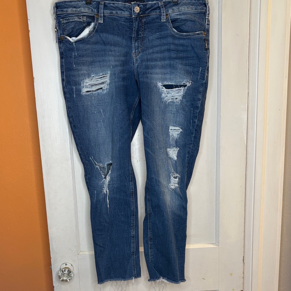 Silver Jeans Sam Distressed Blue Denim Boyfriend Capri 18